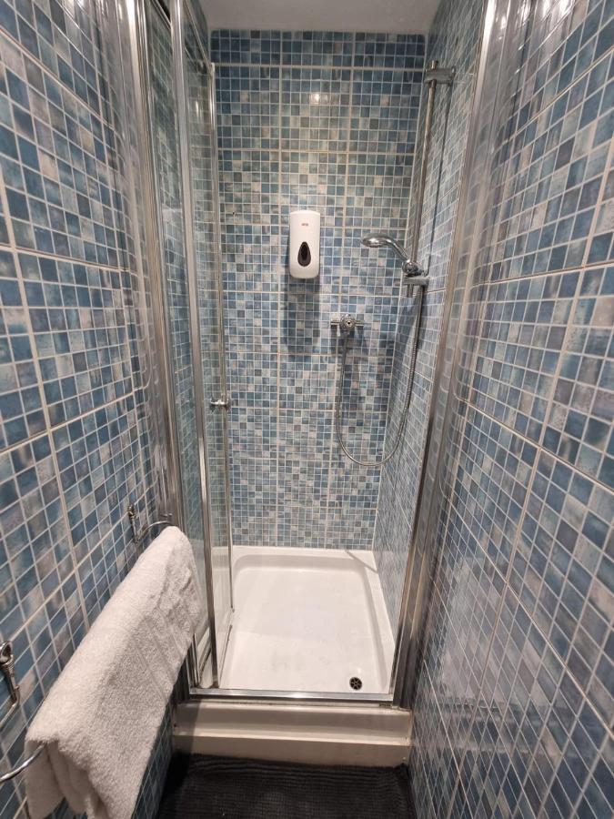 Private Rooms Bath Bagian luar foto