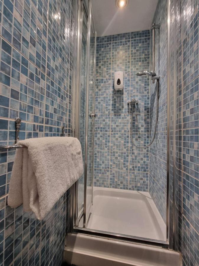 Private Rooms Bath Bagian luar foto